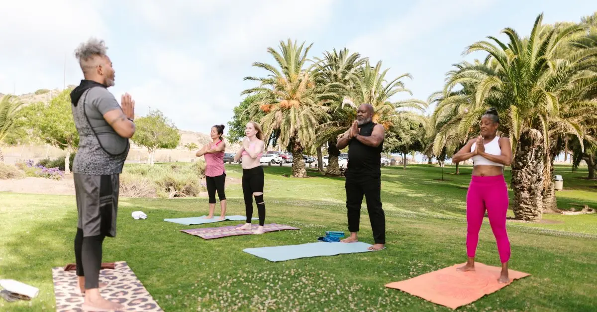 Découvrez l'art du micro-yoga pour une relaxation express