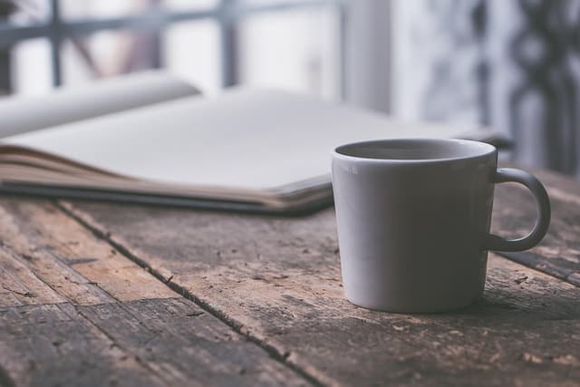 Comment intégrer des pauses relaxation rapides dans votre journée