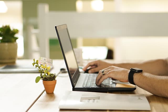 Les Techniques de Relaxation Rapide pour Évacuer le Stress au Bureau